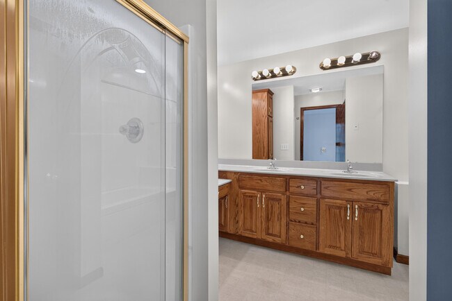Building Photo - 133 Foxtail Dr