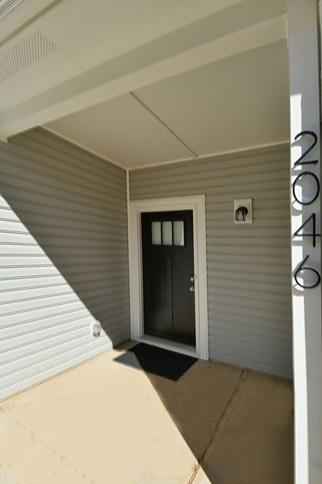 Building Photo - 2046 McDonald Dr