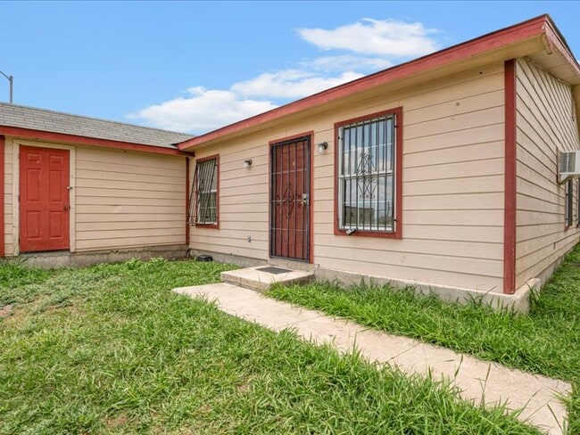 Building Photo - 5846 Elm Valley Dr