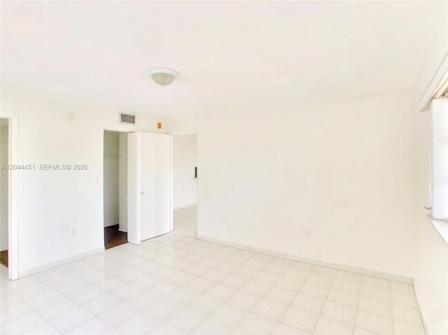 Building Photo - 1575 Euclid Ave
