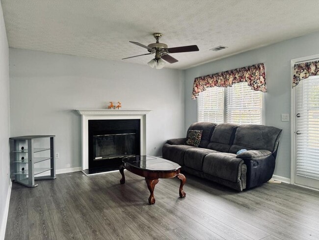 Building Photo - 3661 Forest Glen Trail