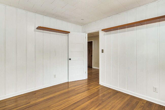 Building Photo - Beautiful East Hill home located in one of...