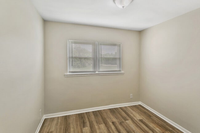 Building Photo - 1021 Tollview Ave