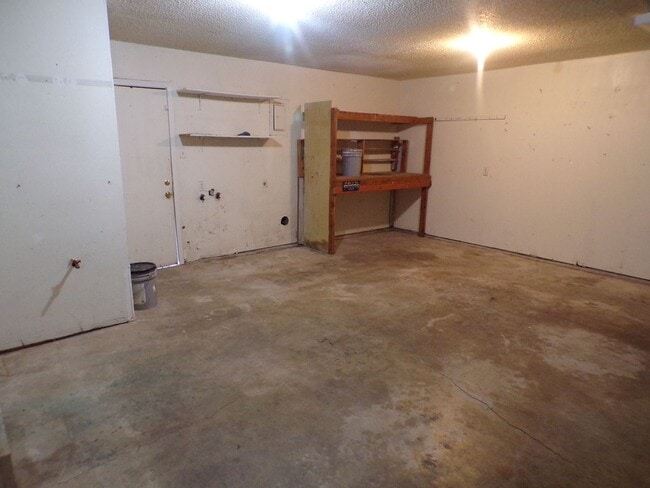 Building Photo - Great home located in Parklane