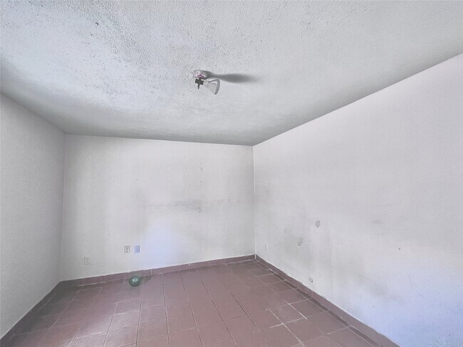 Building Photo - 1825 W Little York Rd