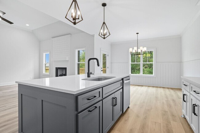 Building Photo - FOR LEASE- 4 BED 3 BATH SINGLE-FAMILY HOME IN LEBANON!