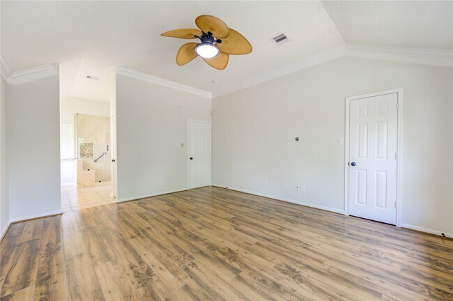 Building Photo - 15831 Laurel Cove