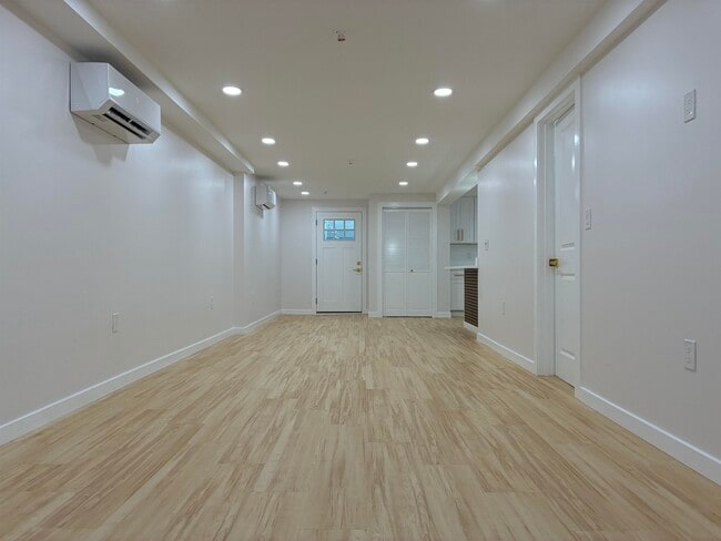 Building Photo - 716 11TH St