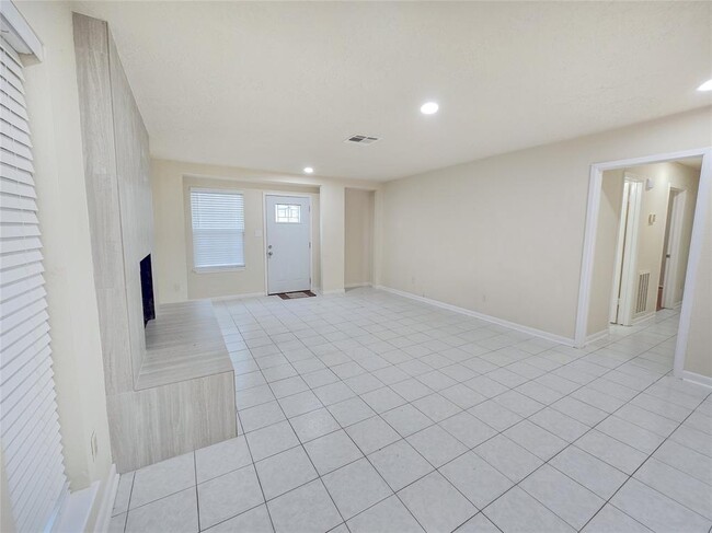 Building Photo - 13115 High Star Dr