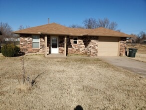 Building Photo - 3 Bedroom, 1 bathroom house in Edmond, OK with central heat and air