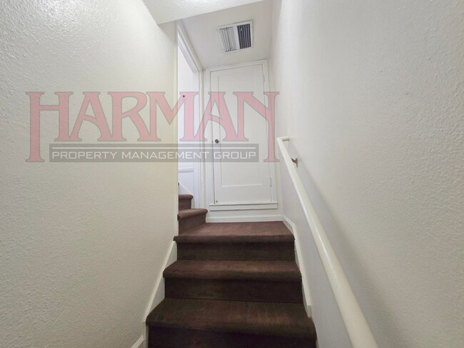 Building Photo - 697 600 W