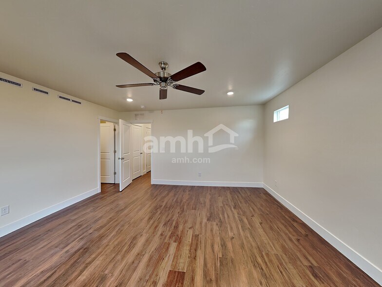 Building Photo - 1052 S Woodsome Ave