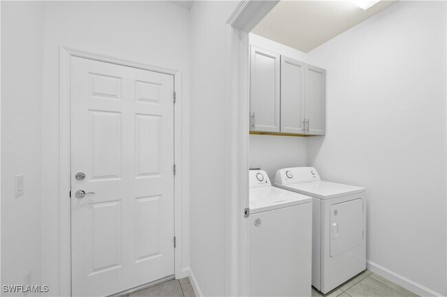 Building Photo - 4583 Lamaida Ln