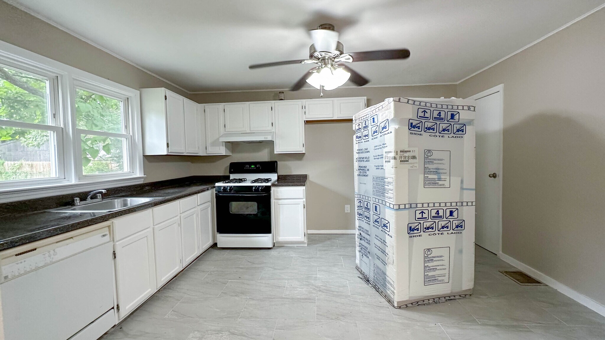 Building Photo - 134 Phillips Ave