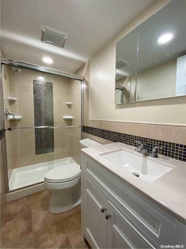 Building Photo - 39 W 7th St