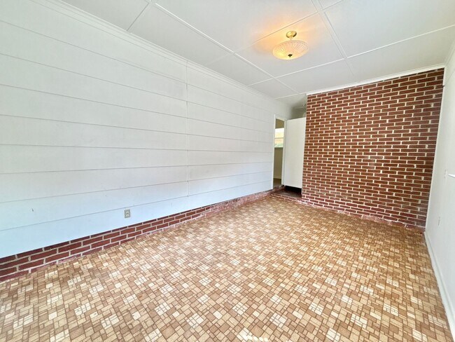 Building Photo - 3460 Rothschild Dr