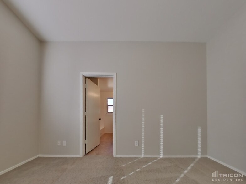 Building Photo - 8851 S 257th Dr