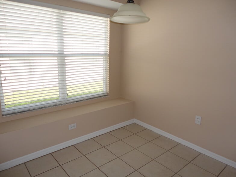 Building Photo - 30450 Wrencrest Dr