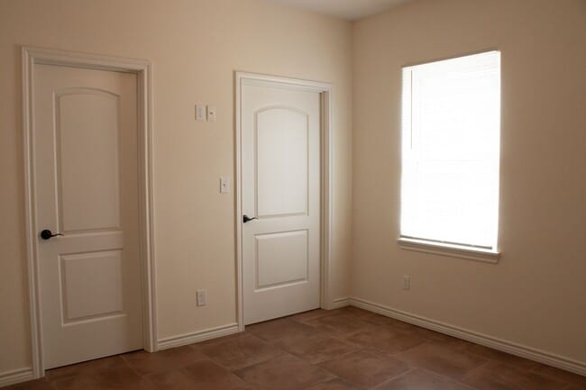 Building Photo - Spring Break Special - Move in NOW!!! and stay one month free