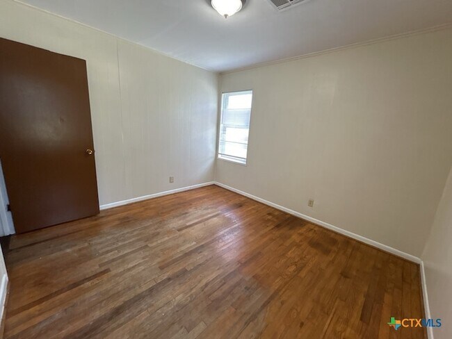 Building Photo - 310 Prather Dr