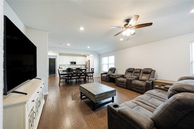 Building Photo - 2021 Cartway Ct