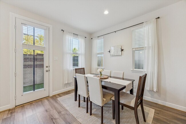 Building Photo - 9804 Rugged Oaks Dr