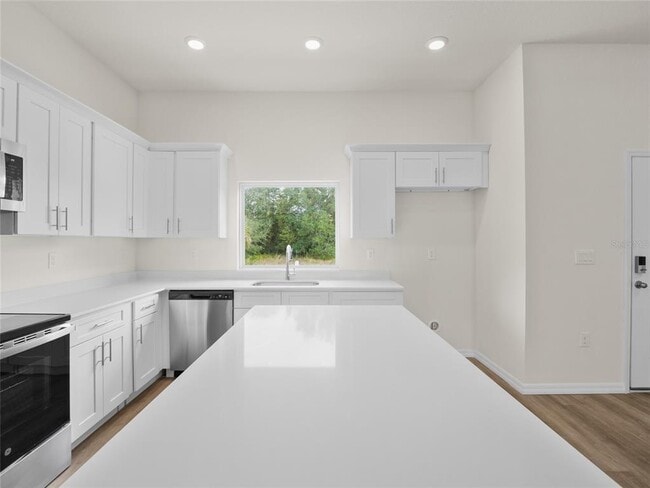 Building Photo - 5255 Farmington Ave