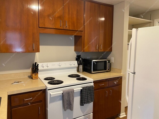 Building Photo - FULLY FURNISHED, 1 BR - 1.5 BA + LOFT CONDO IN NW BEND