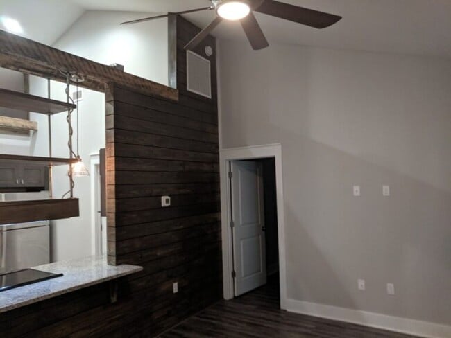 Building Photo - 1 mile to FSU 4 Bedroom 4 Bath - Upscale House