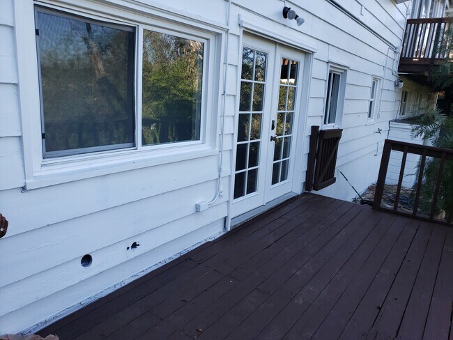 Building Photo - 960 N Tigertail Rd