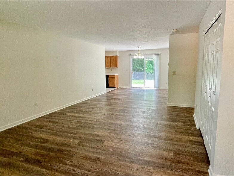 Building Photo - 494 Pheasant Run