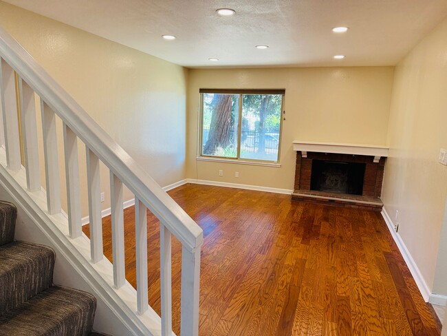 Building Photo - SAN JOSE WEST - Beautifully upgraded townh...