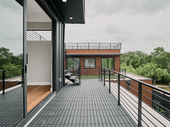 Building Photo - 412 Kemp St