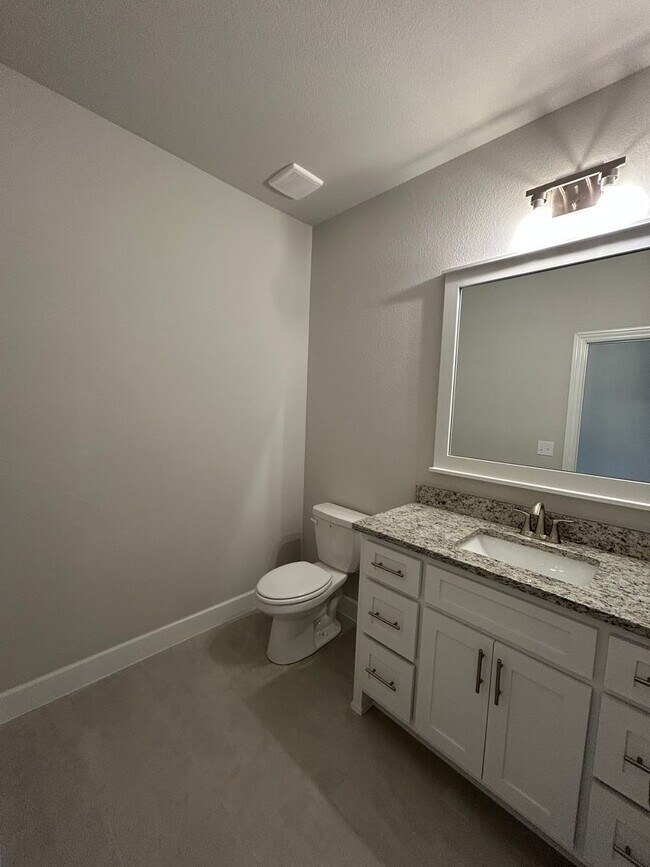 Building Photo - Beautiful Modern Home in Pea Ridge!