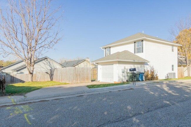 Building Photo - Beautiful Edmond Home Near UCO FOR RENT