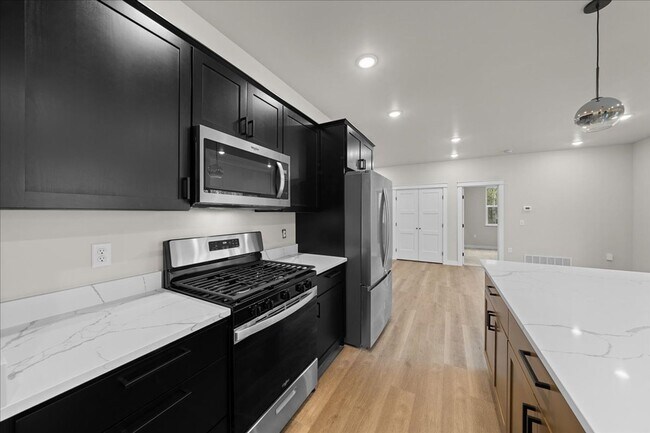 Building Photo - 7404 N Paw St