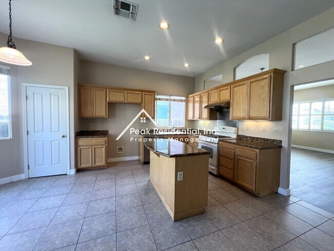 Building Photo - Very Nice 3bd/2ba Elk Grove Home with 2 Car Garage