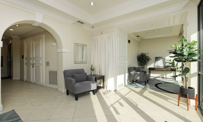 Building Photo - 2120 Kipling St