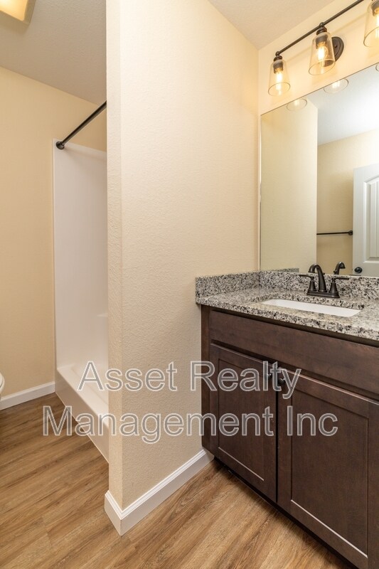 Building Photo - 923 Warrior Hill Dr