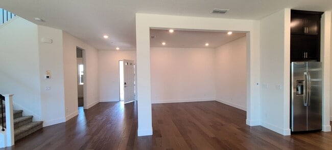 Building Photo - Stunning home with luxurious wood floor and beautiful spacious yard