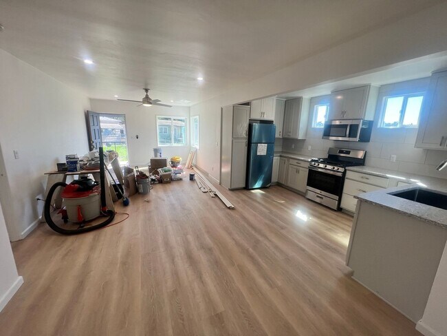Building Photo - FULLY REMODELED 3BR/2BA HOME in Spring Valley
