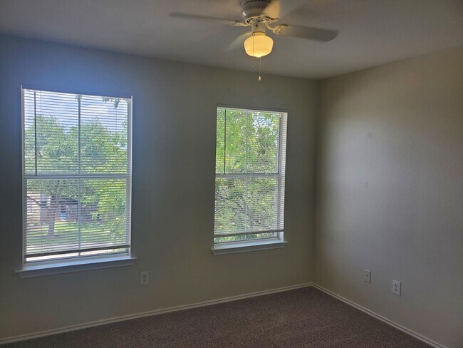Building Photo - 14001 Cambourne Dr