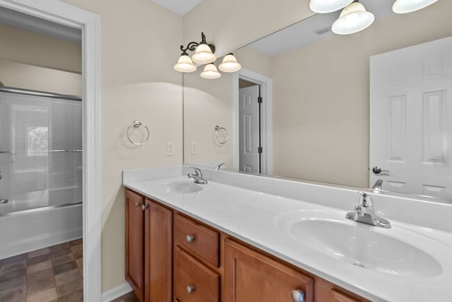 Building Photo - Norfolk Condo!