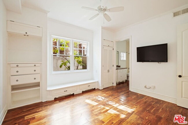 Building Photo - 765 N Almar Ave