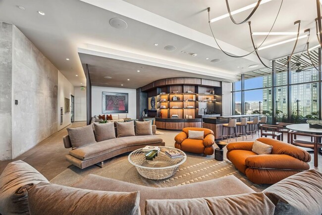 Building Photo - 610 Davis St