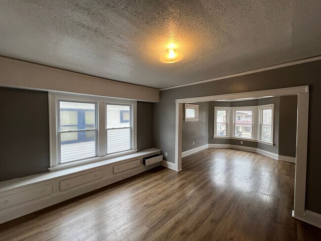 Building Photo - 10006 Lamontier Ave