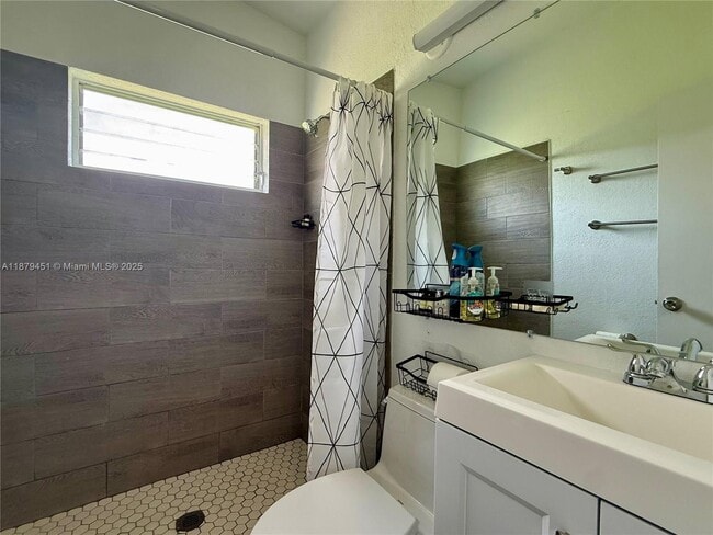 Building Photo - 3460 Normandy Dr