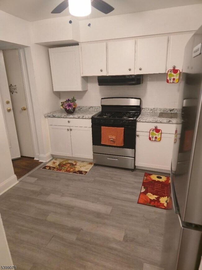 Building Photo - 22 Sunset Ave