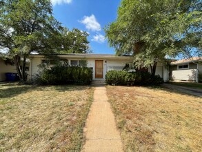 Building Photo - 3-Bedroom Standalone Home with Fenced Yard...