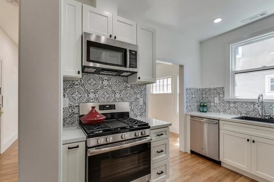 Building Photo - 2720 College Ave